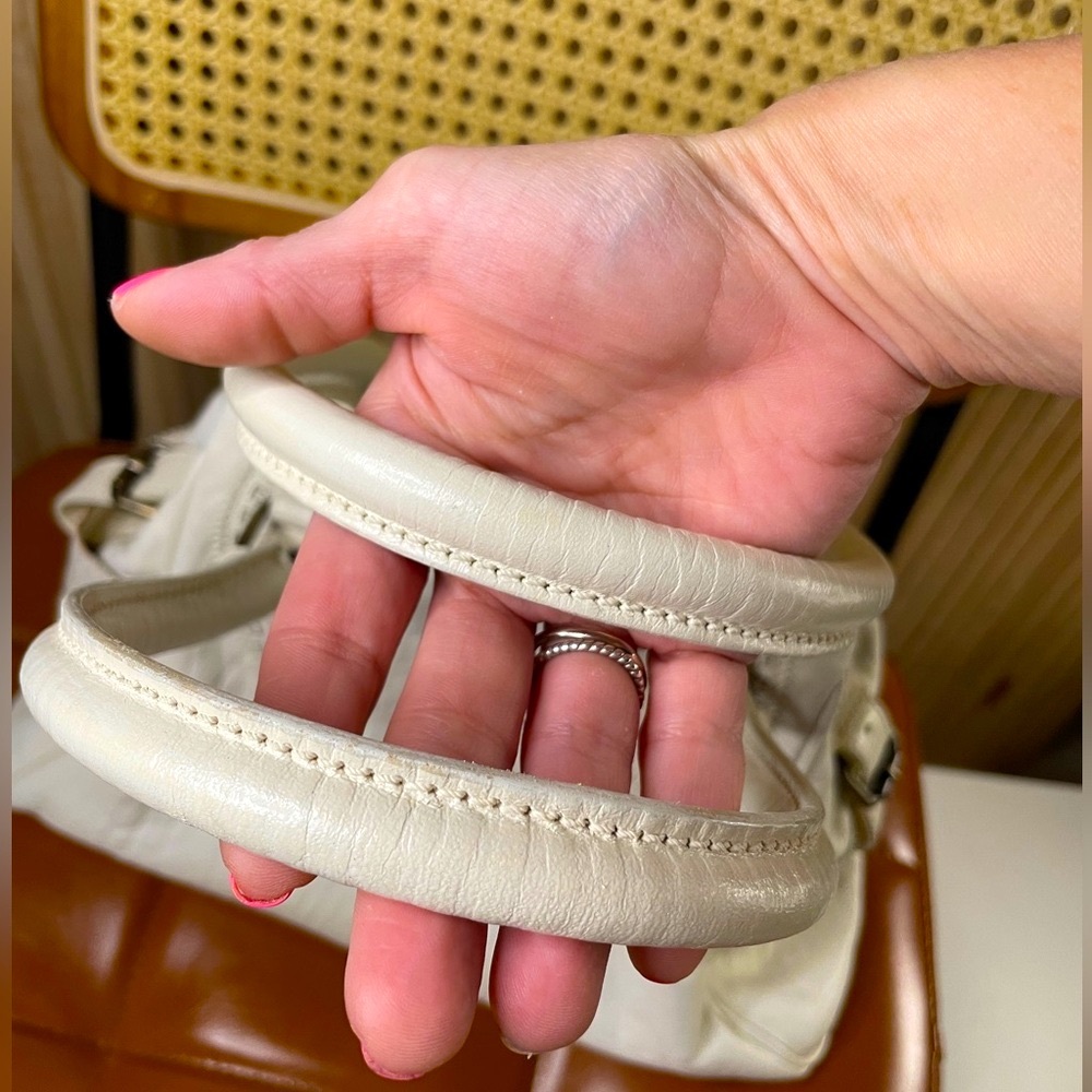A+ condition Fendi White Shoulder Bag with Croc-Embossed Leather - Picture 14 of 15